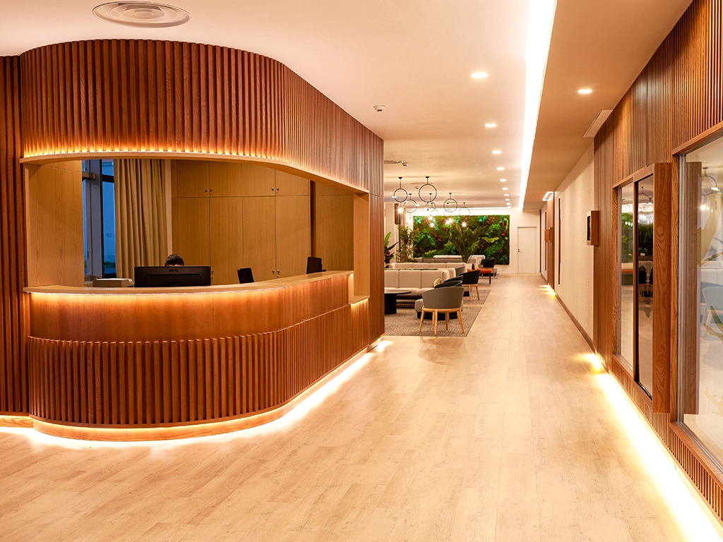 Pasillo y recepción de centro funerario