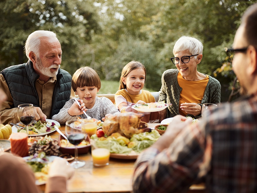 Albia - Comida familiar exterior con abuelos